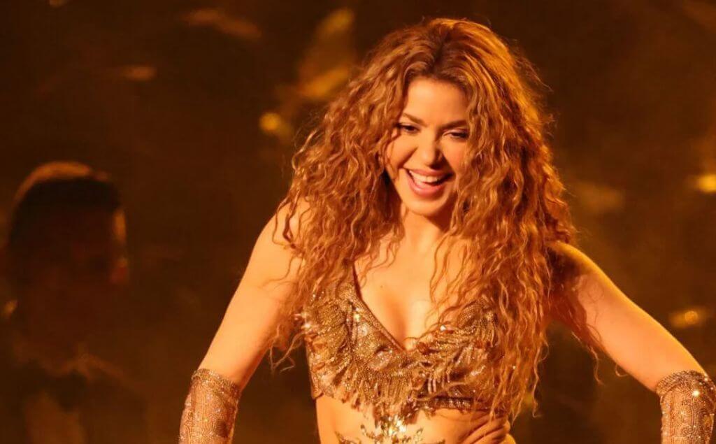 Shakira en su show en los Grammy