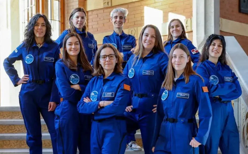 Las nueve astronautas del proyecto Hypatia II, que estudiarán en Utah los efectos simulados de una misión en Marte en el cuerpo de una mujer. EFE/Toni Albir