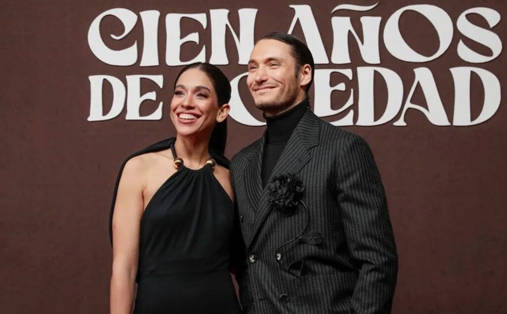 Claudio Cataño junto a su novia, la actriz María del Rosario Barreto en la presentación de ‘Cien años de soledad’