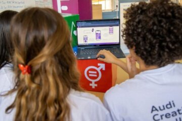 Tres alumnas de bachillerato de Logroño viajarán a Silicon Valley para presentar un prototipo que protege a víctimas de violencia de machista y previene actos de violencia sexual.