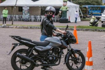 Mujeres Motociclistas En Bogotá