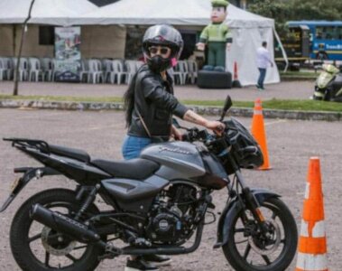 Mujeres Motociclistas En Bogotá