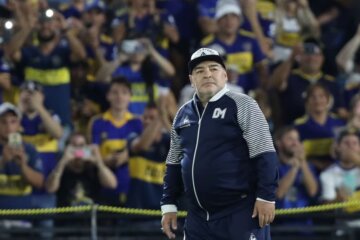 Diego Maradona en el estadio