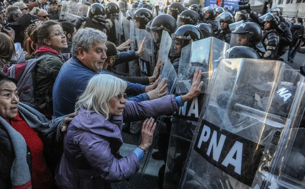 marcha por los jubilados en argentina