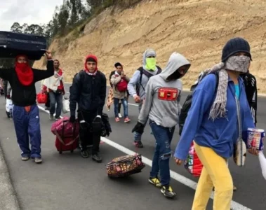 Venezolanos en la frontera con ecuador