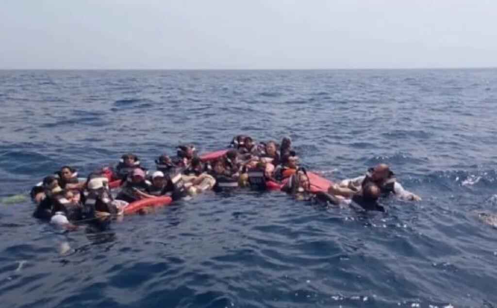 38 Turistas Alemanes en el mar