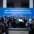 Boric firmando ley de enfermedades