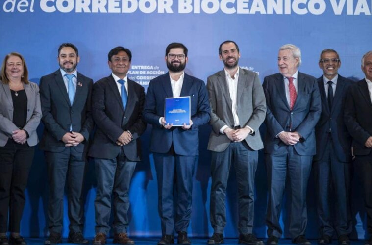 Boric presenta proyecto de corredor vial biocéanico
