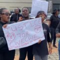 Mujeres en manifestación contra la violencia de género en Sudáfrica. Johannesburgo