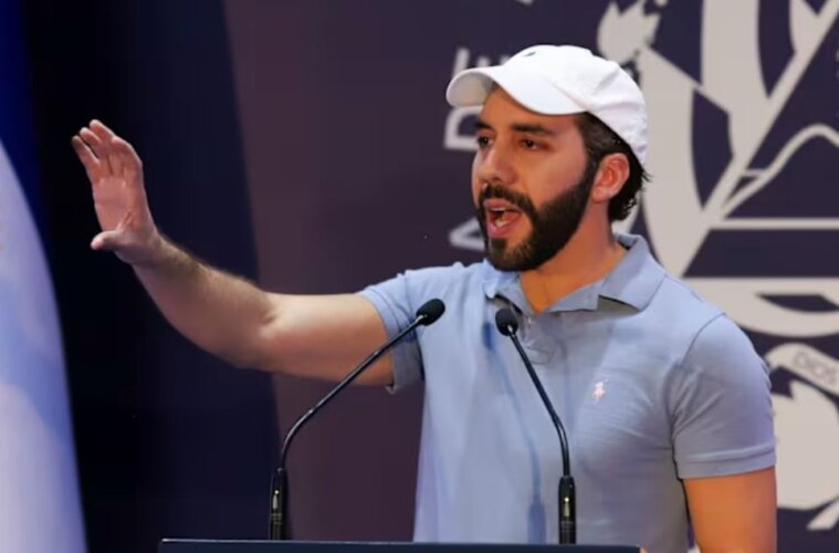 El presidente de El Salvador critica a Maduro
