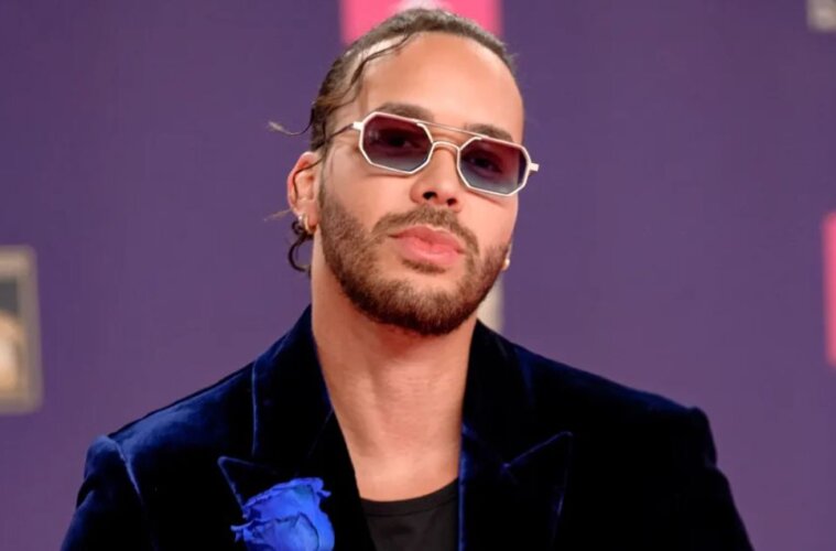 Prince Royce attends the red carpet during Univision's 37th Premio Lo Nuestro