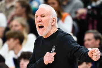 Gregg Popovich entrenando