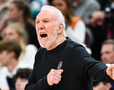 Gregg Popovich entrenando