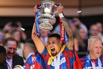 Palace celebra el primer título de su historia