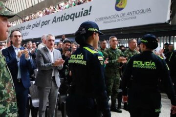 Mujeres Policías condecoradas en Colombia