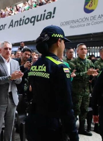 Mujeres Policías condecoradas en Colombia