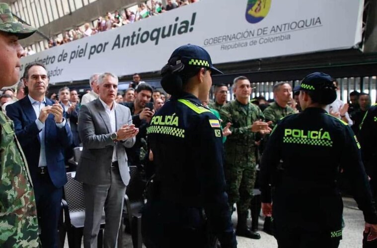 Mujeres Policías condecoradas en Colombia