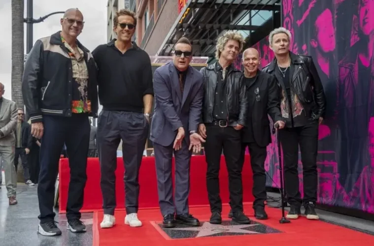 Rob Cavallo, Ryan Reynolds, Tre Cool, Billie Joe Armstrong, Matt Pinfield y Mike Dirnt.