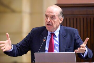 alvaro leyva canciller de colombia hablando