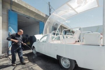 papamovil siendo lavado