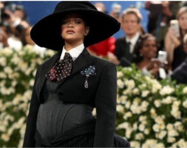 Rihanna embarazada en la met gala