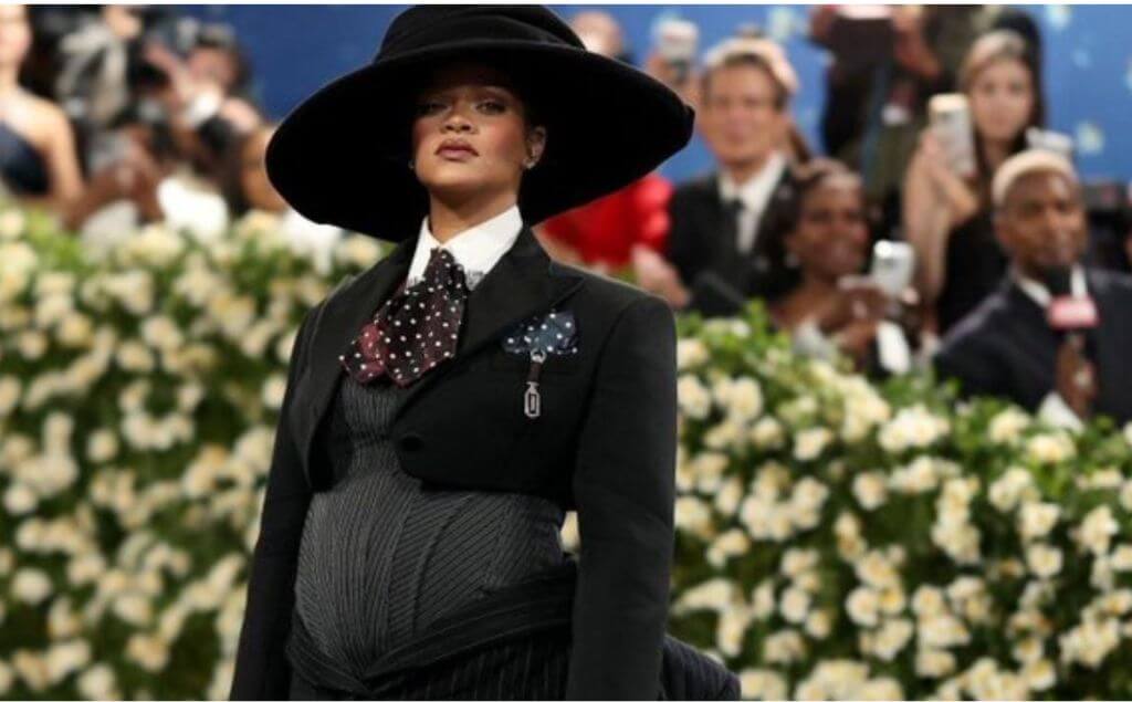 Rihanna embarazada en la met gala