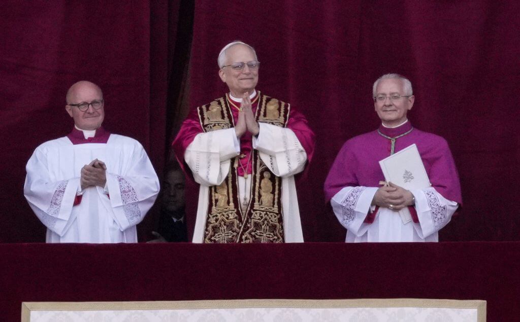 Papa Leo XIV en el balcón del vaticano