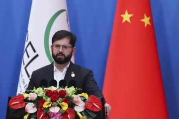 El presidente de Chile, Gabriel Boric, habla durante la ceremonia inaugural de la reunión ministerial del Foro China-CELAC