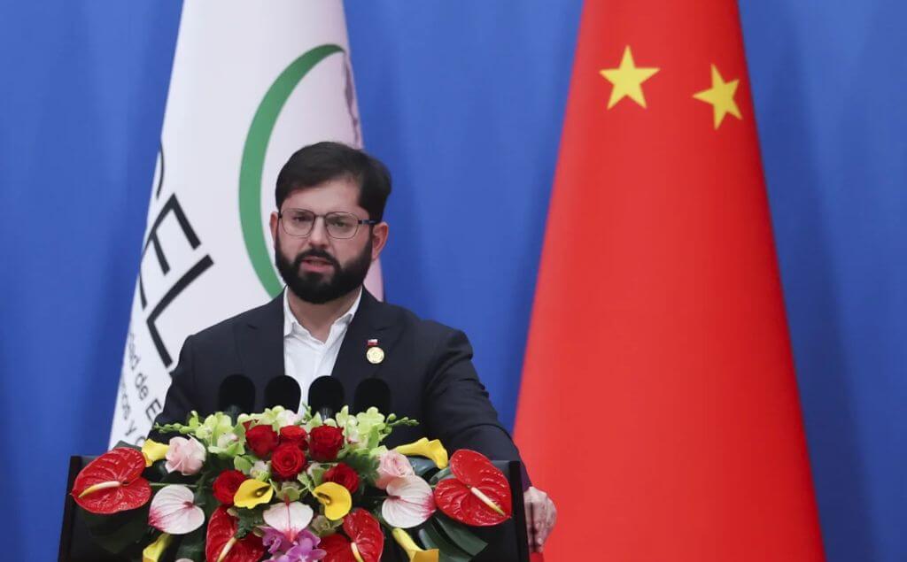 El presidente de Chile, Gabriel Boric, habla durante la ceremonia inaugural de la reunión ministerial del Foro China-CELAC