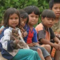 Niños indigenas en paraguay