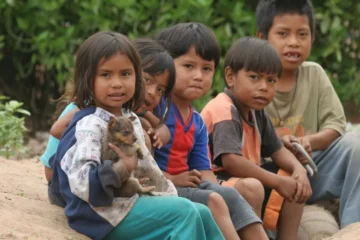 Niños indigenas en paraguay