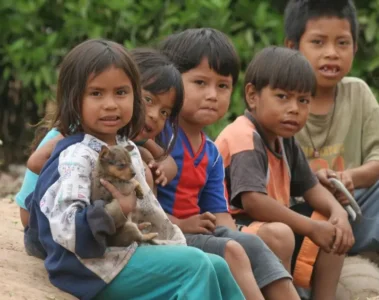 Niños indigenas en paraguay