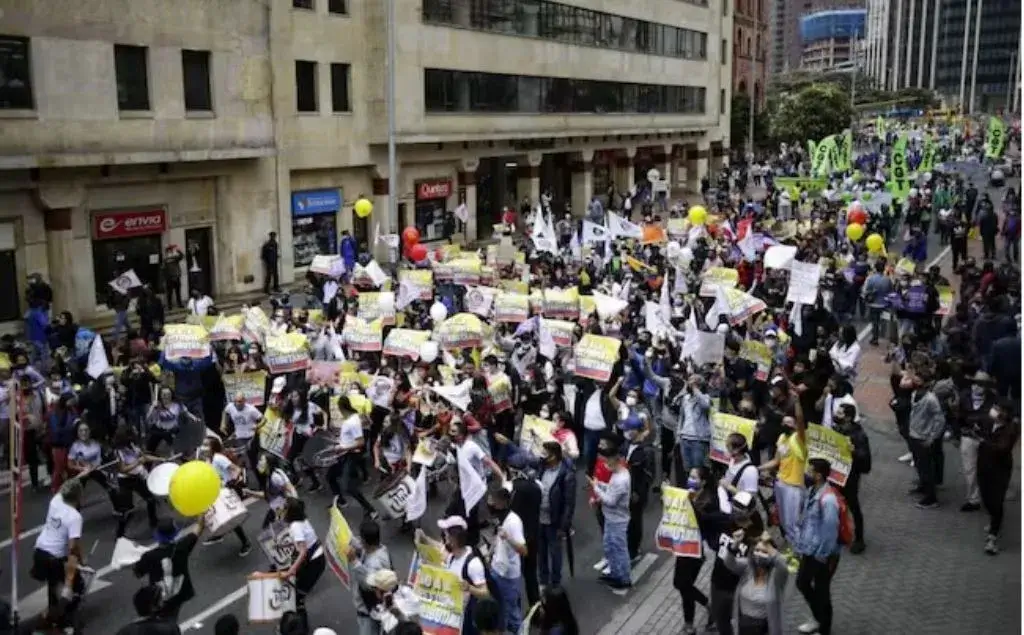 Personas se manifiestan en apoyo al presidente de Colombia, Gustavo Petro