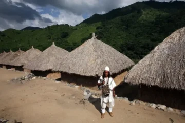 integrante de la comunidad indígena de los Arhuacos en la aldea de Kankawarwa