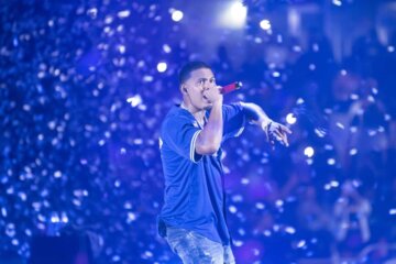 Mike towels en concierto