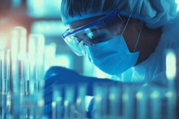 Medico en laboratorio
