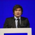 Javier milei hablando al publico