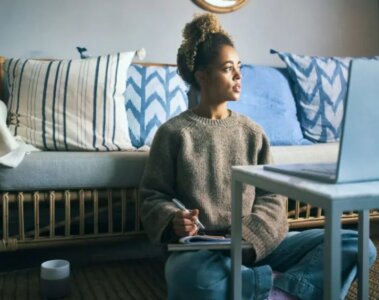 persona haciendo mindfulness