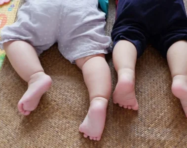 bebes en el piso