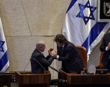Milei con Netanyahu en un evento durante su visita a Israel