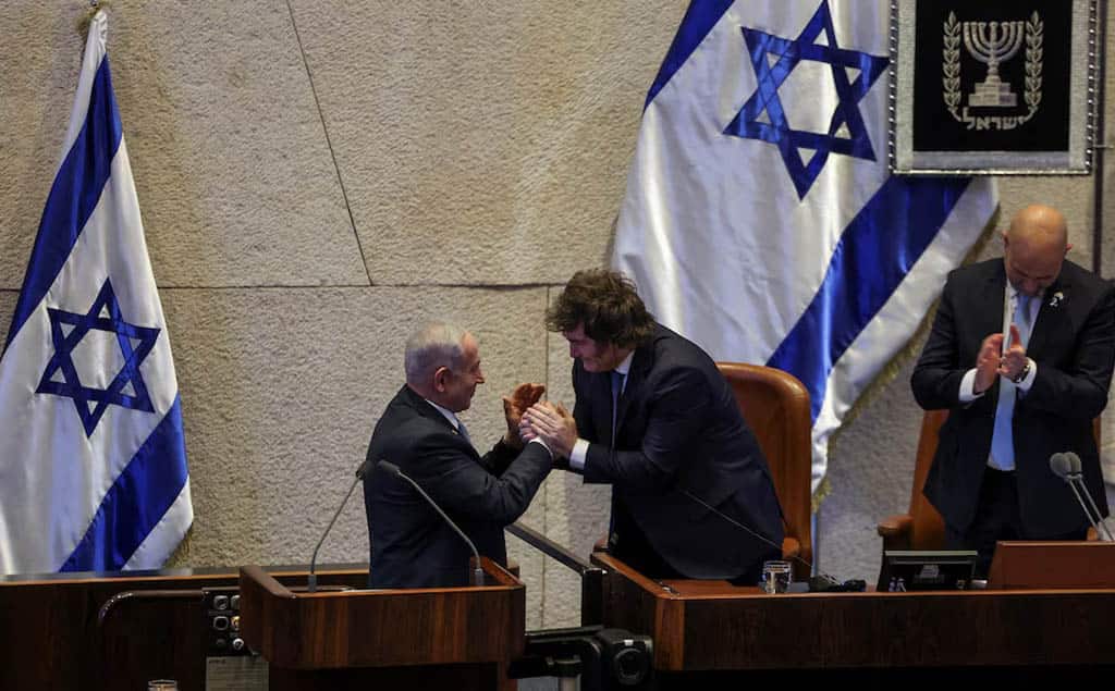 Milei con Netanyahu en un evento durante su visita a Israel