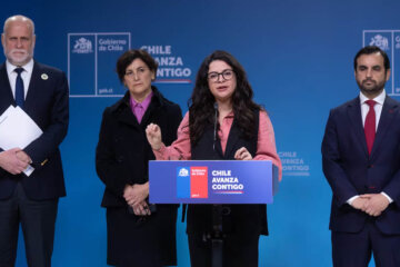 Ministra de la mujer en Chile presentando el proyecto