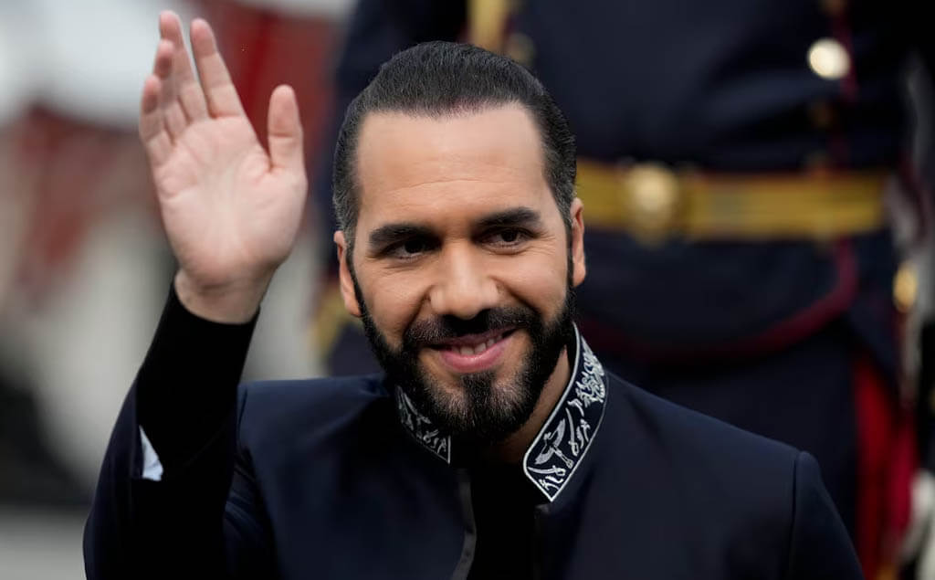 Nayib Bukele presidente salvadoreño saludando