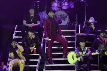 Grupo firme en concierto
