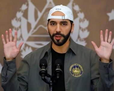 Bukele hablando en El Salvador