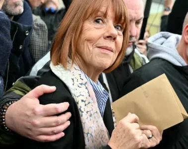 Gisèle Pelicot saliendo del juicio