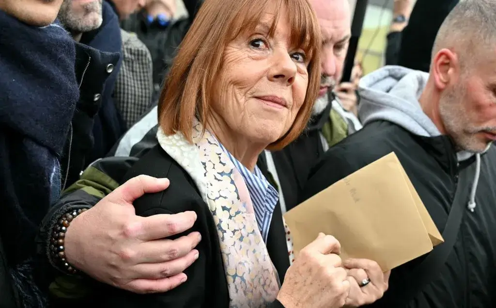 Gisèle Pelicot saliendo del juicio