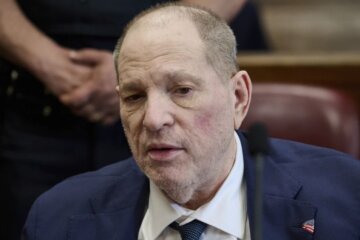 Harvey Weinstein esperando su juicio en el tribunal de New York