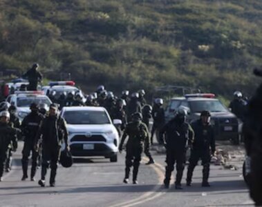 Militares buscan establecer orden en ciudad boliviana