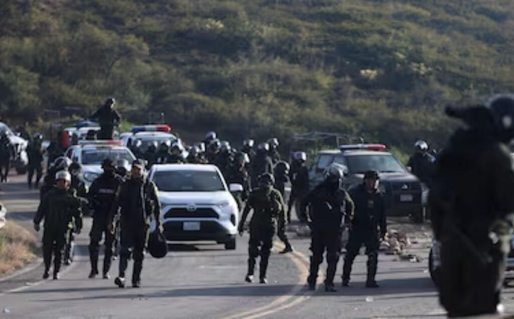 Militares buscan establecer orden en ciudad boliviana